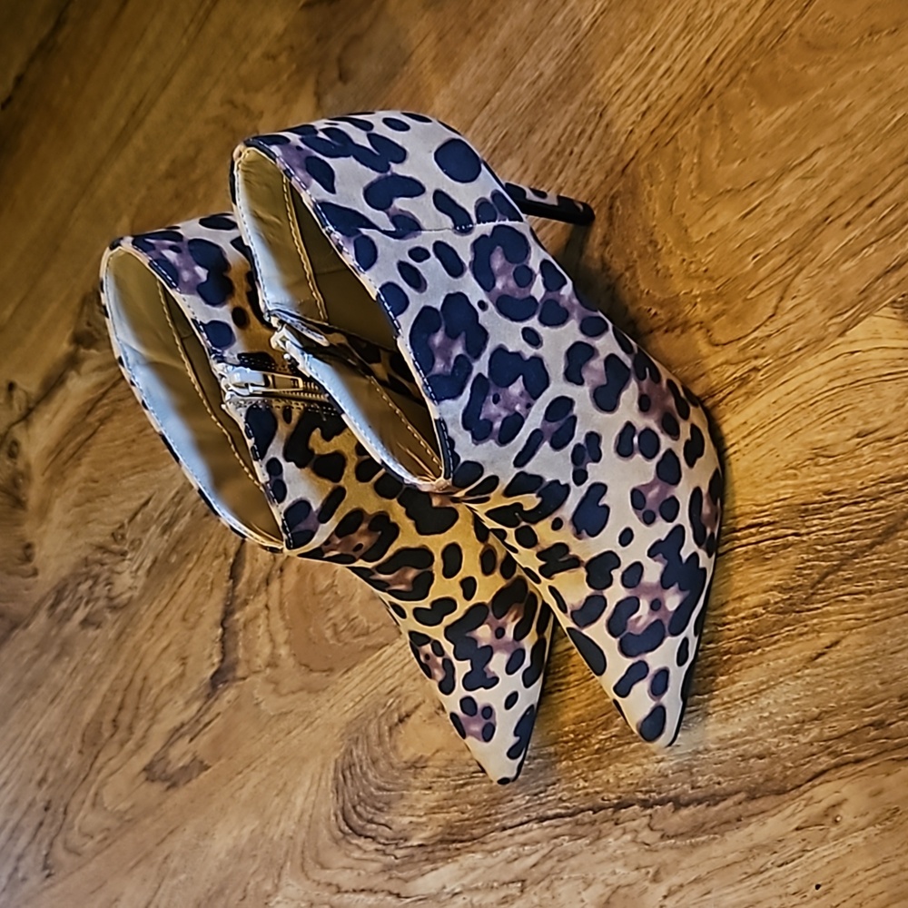 Journee Collection | Size 7 | Demmi Ankle Bootie